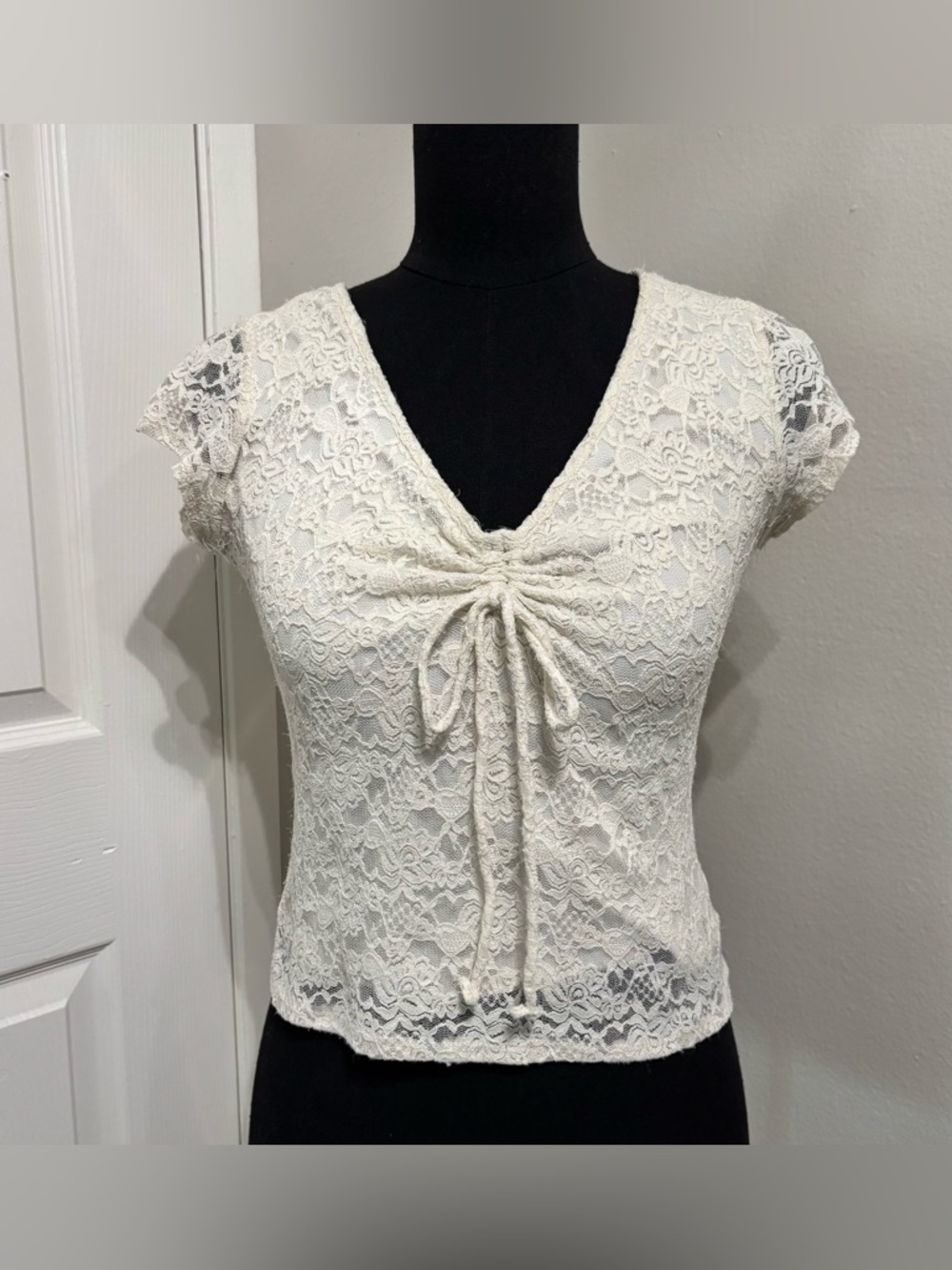 Coquette Fairycore Cropped White Lace V-Neck Top Feminine Size Medium